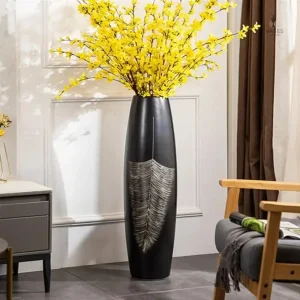 Vase noir moderne idéal pour le sol