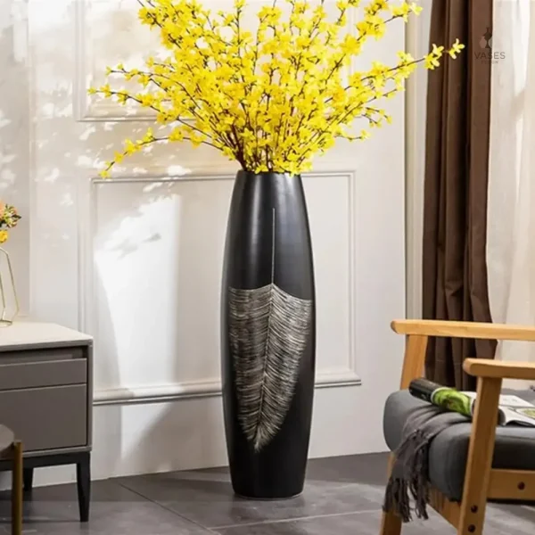 Vase noir moderne idéal pour le sol