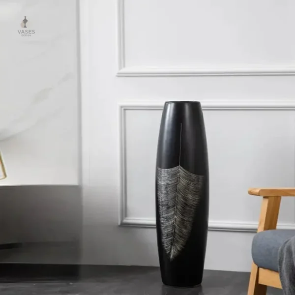 Vase à poser au sol, finition noire raffinée