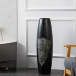 Vase noir design pour un style épuré