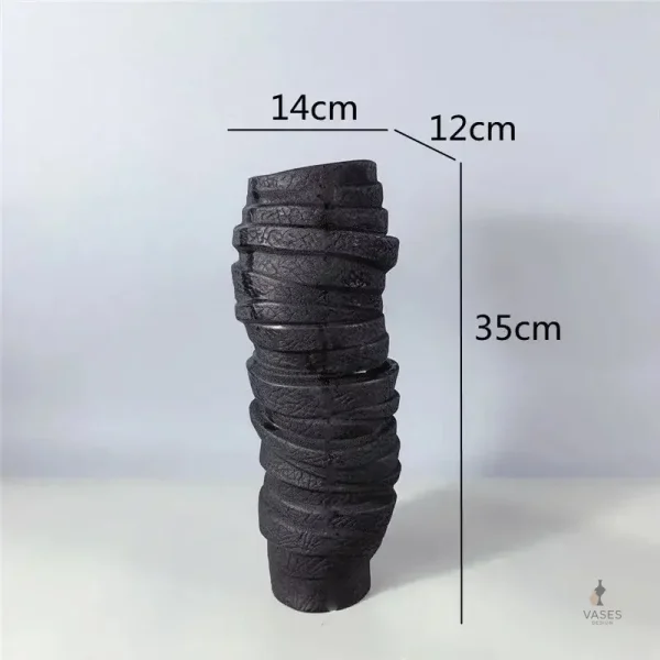 Vase aux formes audacieuses pour une touche moderne
