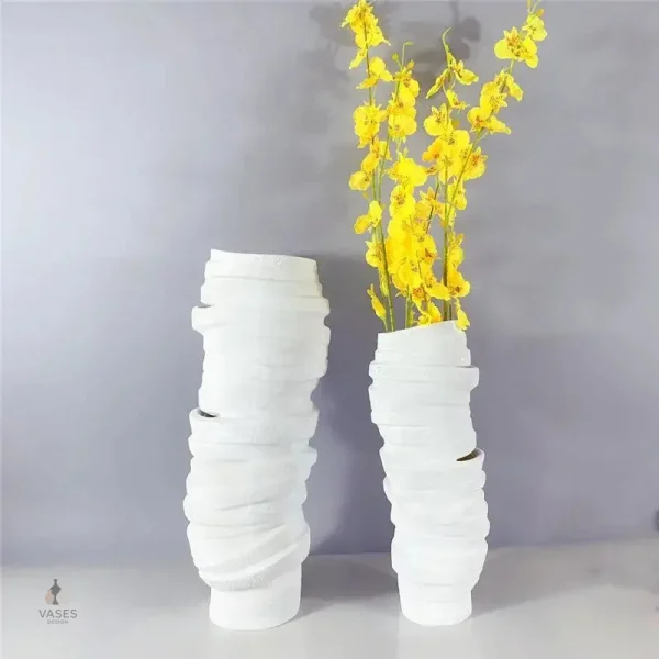 Vase contemporain au style distinctif