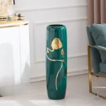 Grand vase vert pour des arrangements floraux créatifs