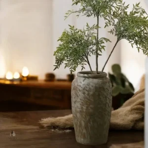 Vase ancien de style vintage, design élégant