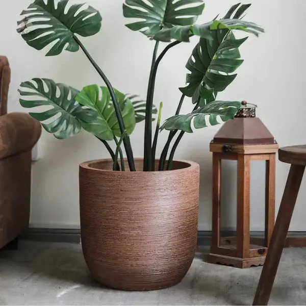 Vase en terre cuite pour jardin ou balcon