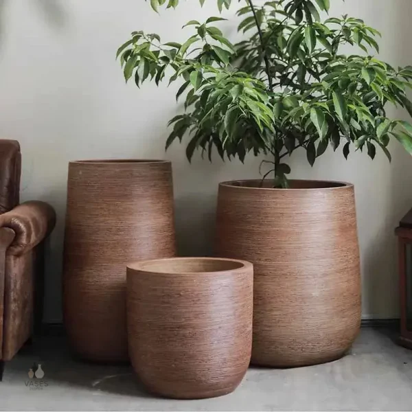 Pot de fleur en métal, style contemporain
