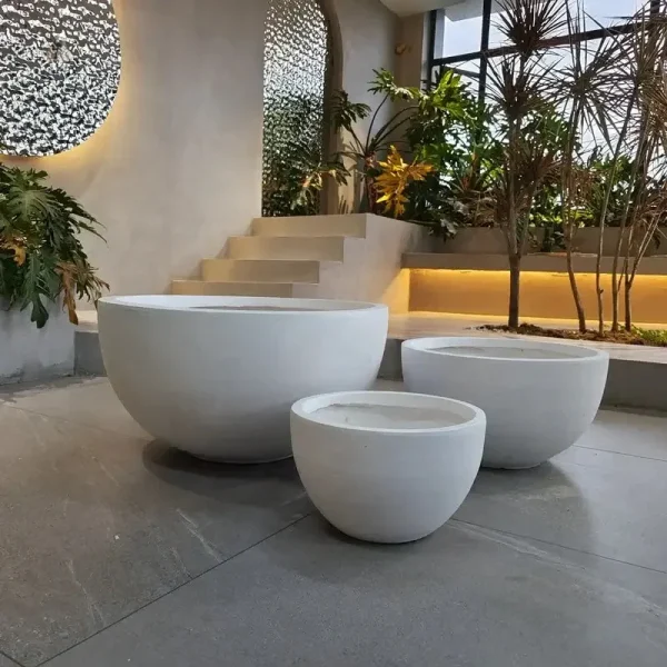 Contenant pour fleurs et plantes en extérieur