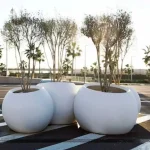 Grand pot de fleurs d'extérieur en style contemporain