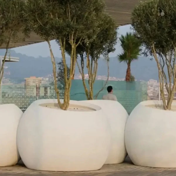 Pot décoratif extérieur de grande taille