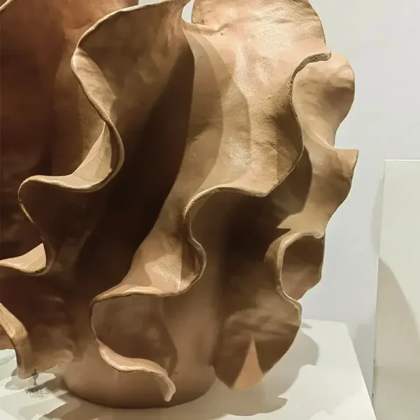 Vase décoratif aux lignes épurées