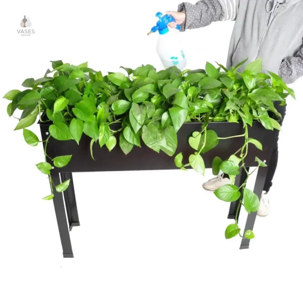 Élégante jardinière en métal noir pour balcon