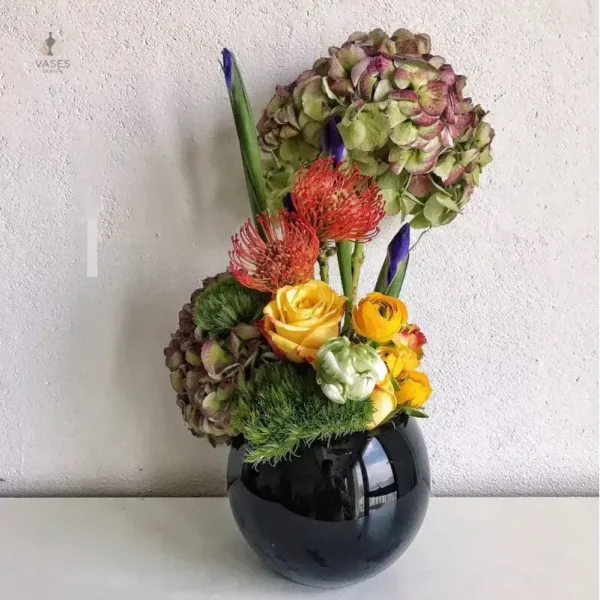 Vase boule en verre, design élégant pour embellir votre espace