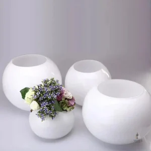 Accessoire déco : vase boule en verre pour un style moderne