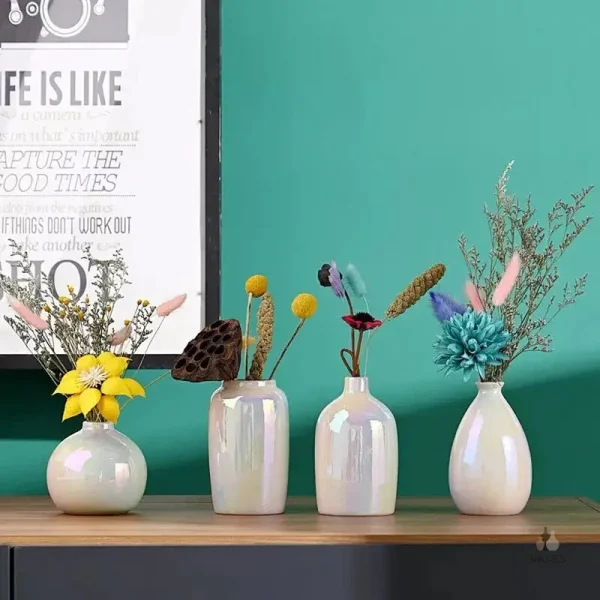 Petit vase coloré en céramique artisanale