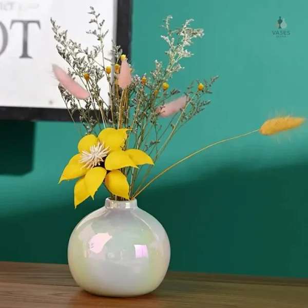 Vase miniature aux teintes vives et joyeuses