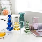 Petit vase en verre transparent