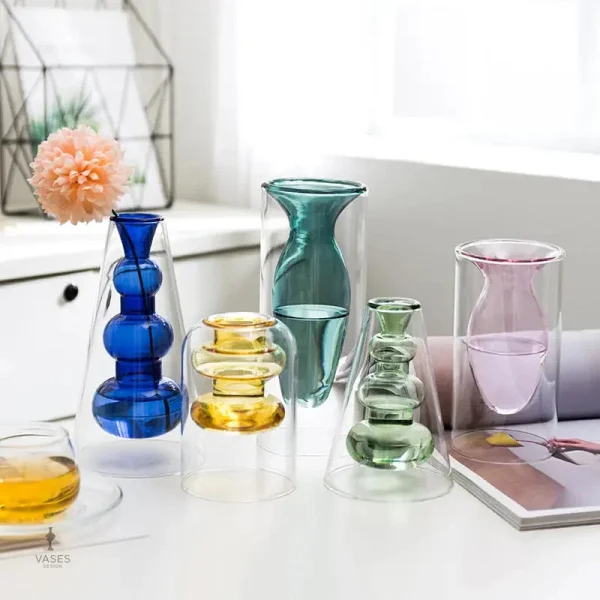 Petit vase en verre transparent