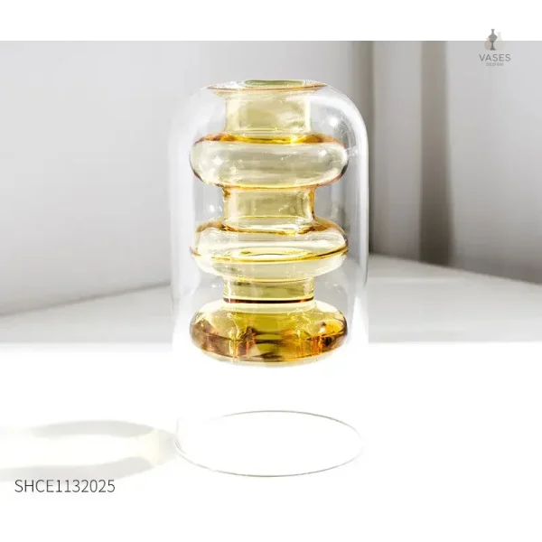 Vase en verre sobre pour embellir l'espace