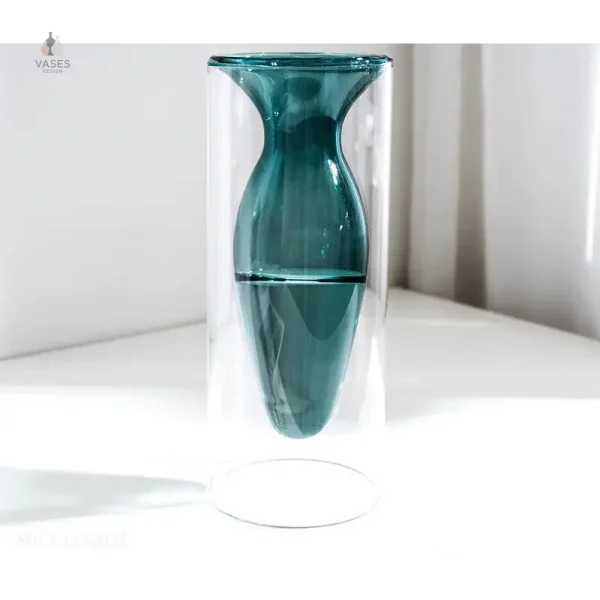 Vase en verre clair pour arrangement floral