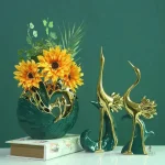 Petit vase vert en céramique décoratif