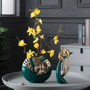 Vase vert de petite taille, idéal pour les fleurs