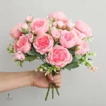 Composition florale avec pivoine artificielle
