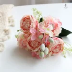 Pivoine artificielle colorée pour un look estival