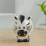 Jardinage ludique avec pot d'animaux