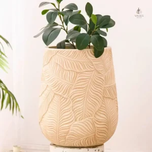 Pot de fleur beige