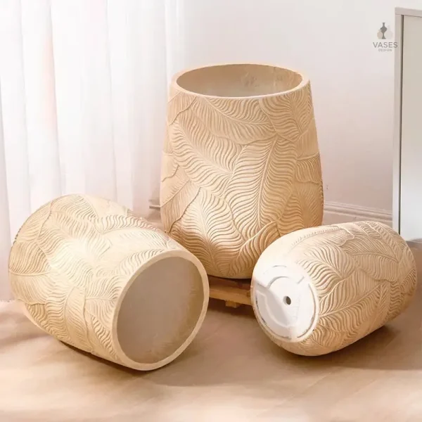 Pot de fleur beige pour décoration extérieure