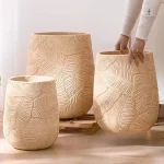 Récipient en céramique beige pour fleurs