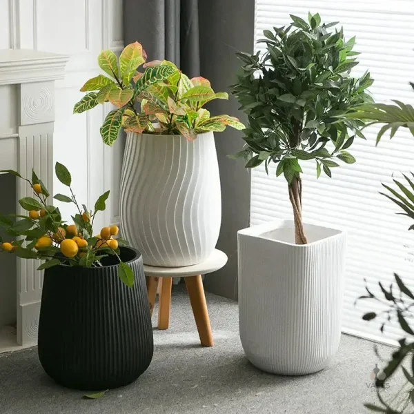 Récipient blanc pour plantes d'intérieur