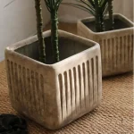 Pot de fleurs en forme carrée pour décoration intérieure