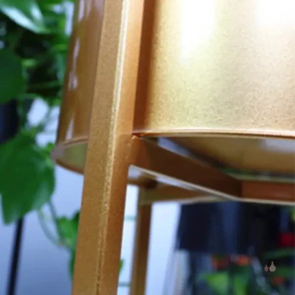 Support élégant pour plantes en pot doré