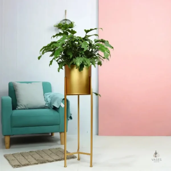 Pot décoratif sur pied, finition dorée