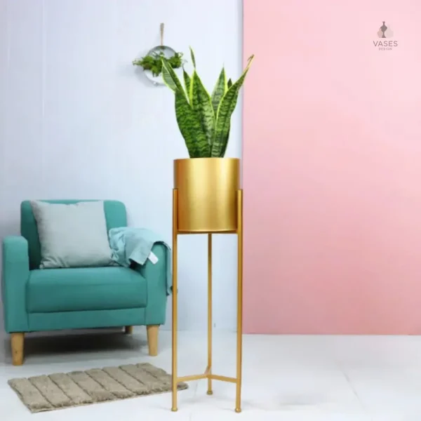 Élégant pot de fleurs sur support doré