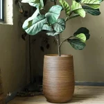 Pot de fleur spacieux pour fleurs luxuriantes