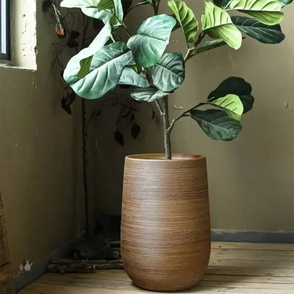 Pot de fleur spacieux pour fleurs luxuriantes