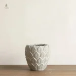 Pot de fleurs minimaliste en couleur neutre
