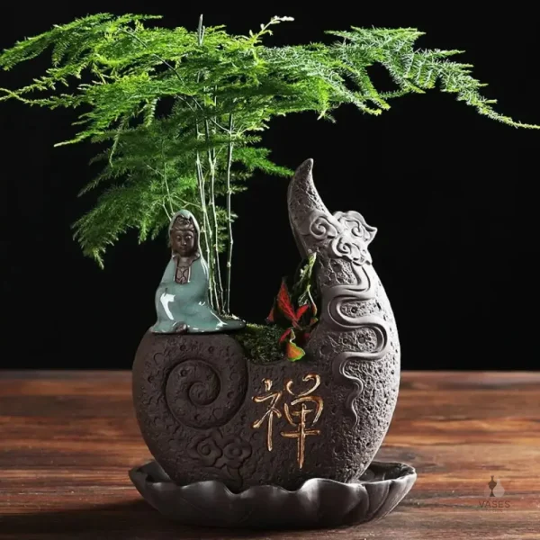 Pot de fleur avec motifs chinois classiques
