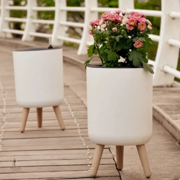 Support blanc pour pot de fleurs