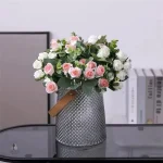 Rose artificielle élégante en fleurs synthétiques