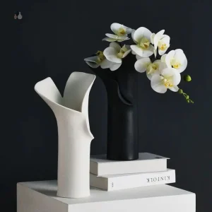 Vase design moderne pour fleurs décoratives