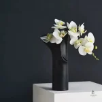 Vase à fleurs au style épuré et raffiné