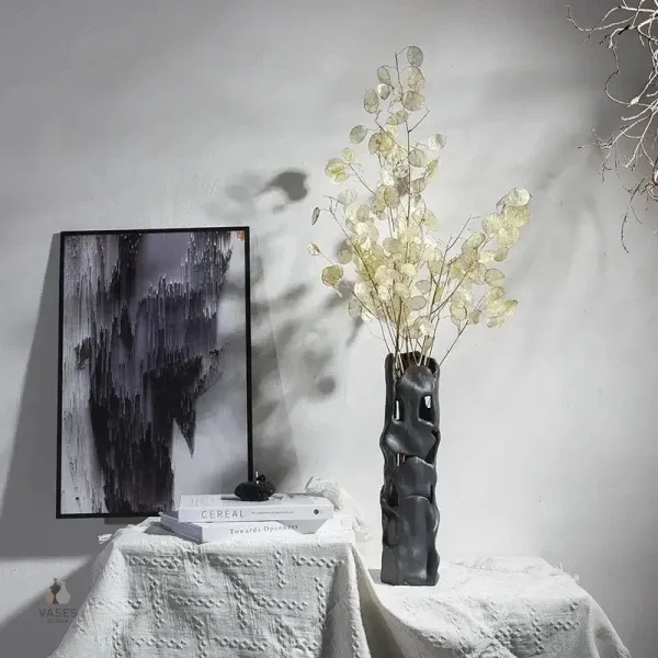 Vase original en matériau artistique et moderne