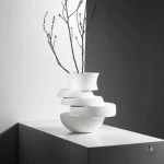 Vase artistique aux formes modernes et épurées