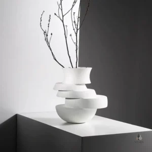 Vase artistique aux formes modernes et épurées