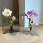 Vase acrylique transparent élégant et moderne