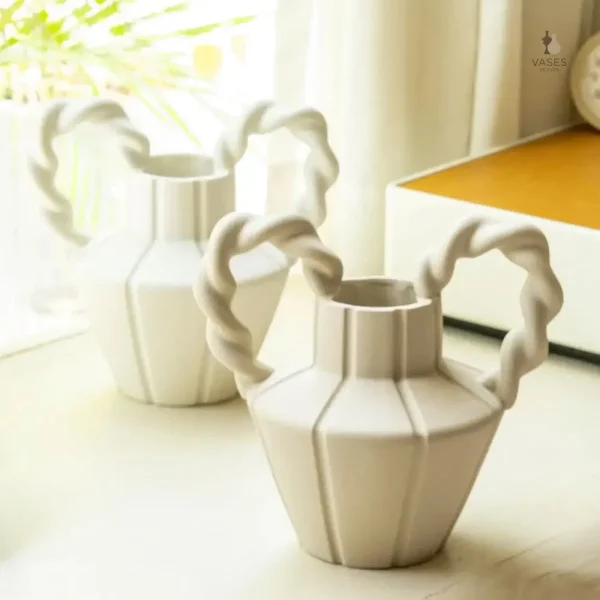 Vase en forme d'amphore, design raffiné pour décoration