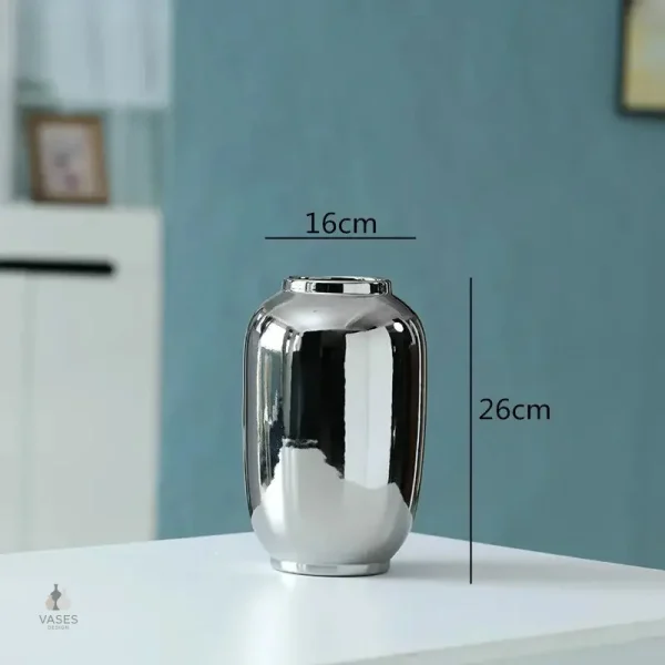 Vase argenté au design contemporain